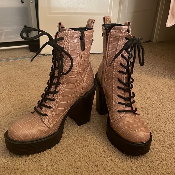 GUESS booties - Picture 3 of 9